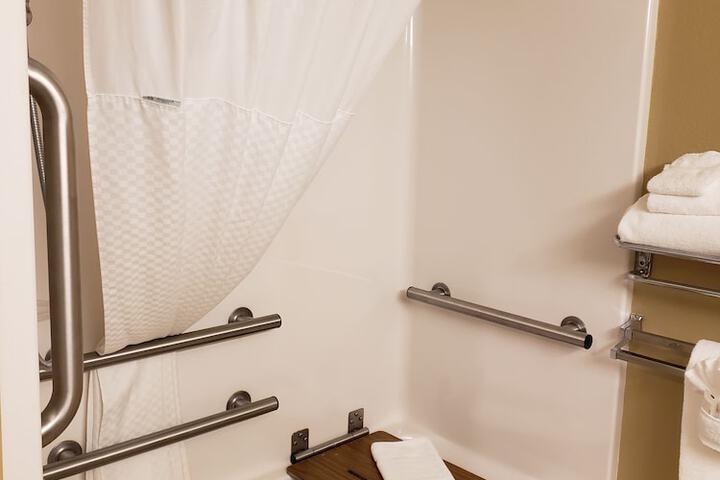 1 Queen Bed (22 of 34)