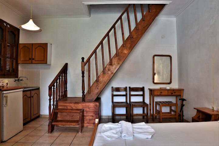 Room 9 of 38