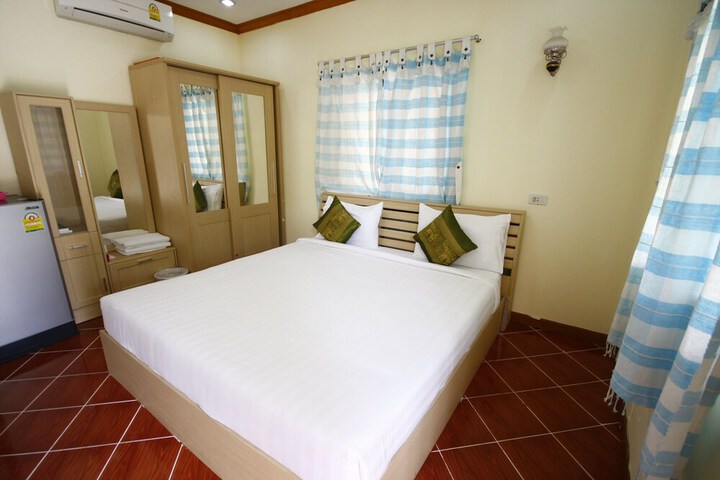Room 4 of 78