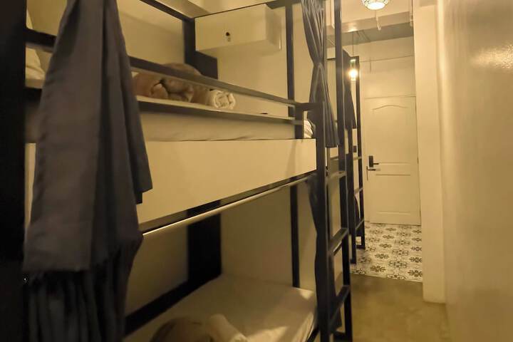 Room 33 of 45