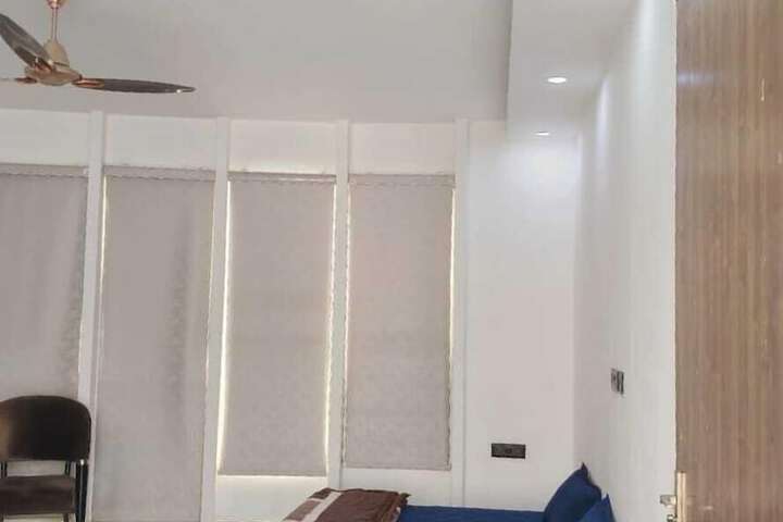 Room 2 of 34