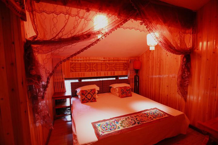Room 6 of 50