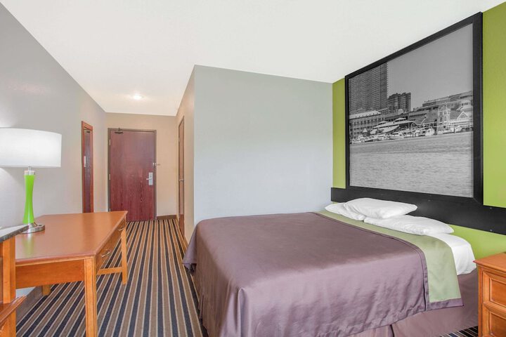 1 King Bed (8 of 24)