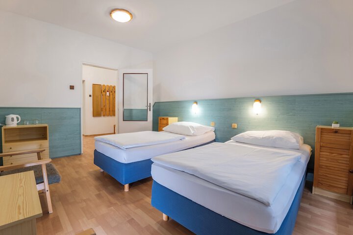 Room 15 of 48