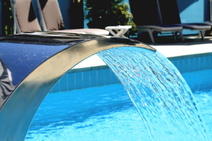 Pool 41 of 76