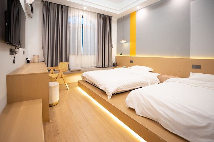 Room 18 of 49