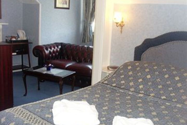 Room 7 of 13