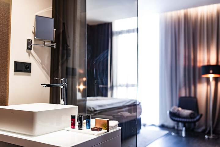 Room 13 of 40