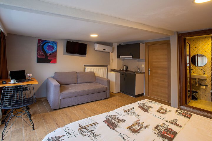 Room 13 of 31