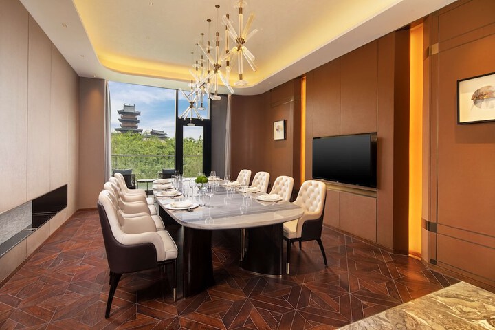 Room 15 of 35