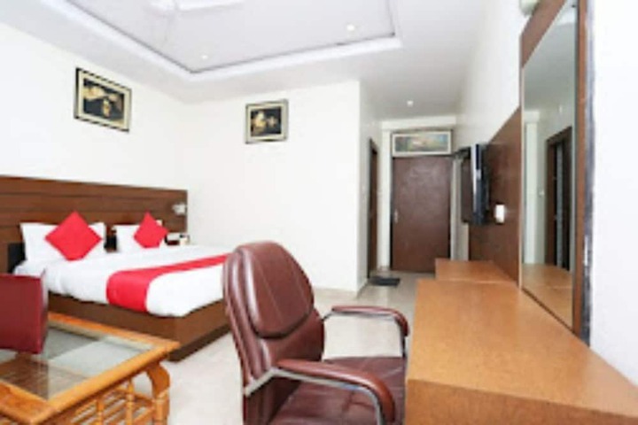 Room 6 of 15