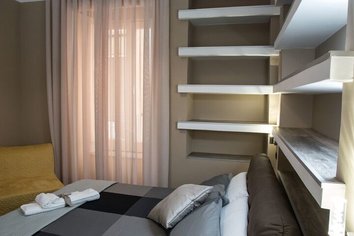 Room 7 of 32