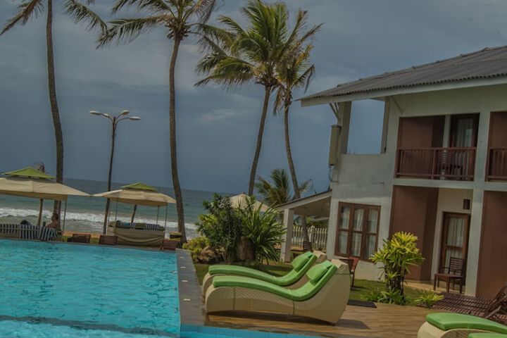 Hotel with Pool