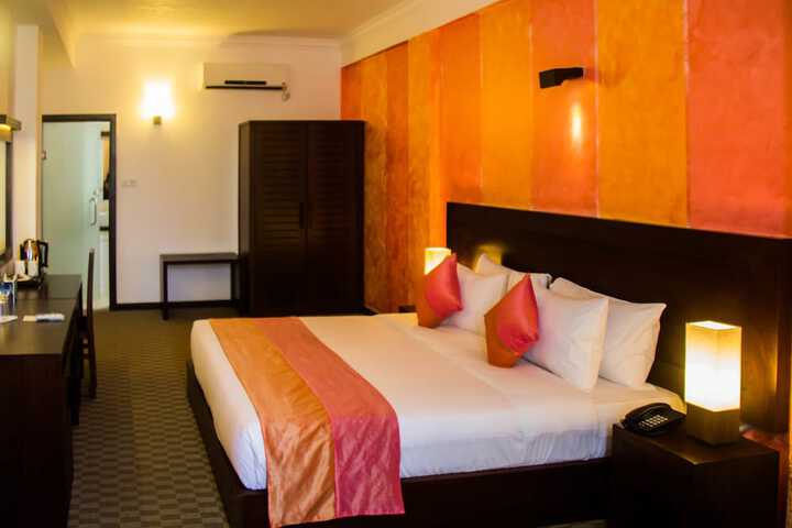 Room 5 of 48