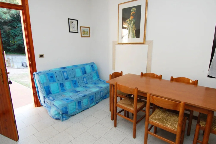 Room 6 of 14