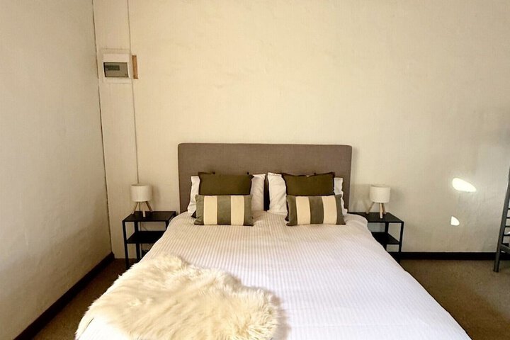 Room 4 of 33