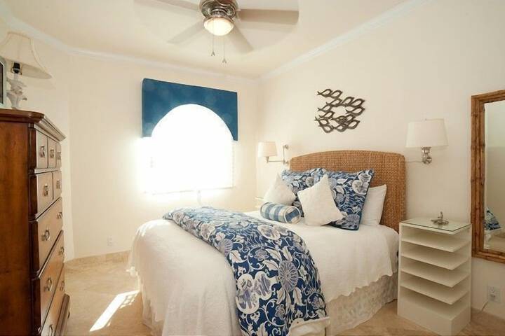Room 2 of 32