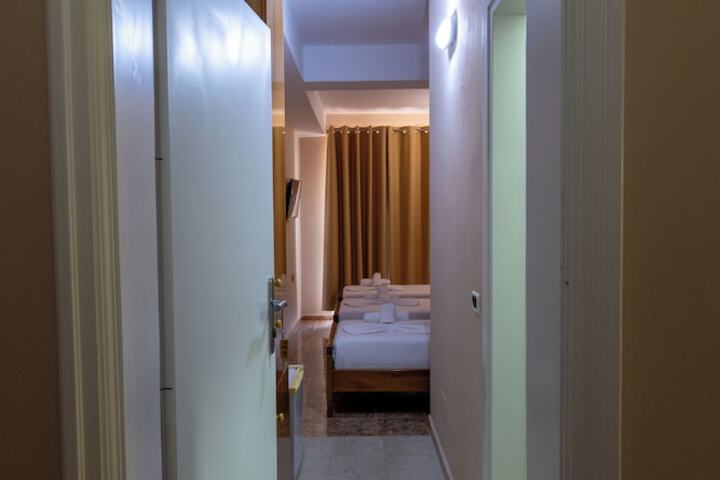 Room 17 of 178