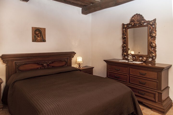 Room 12 of 80