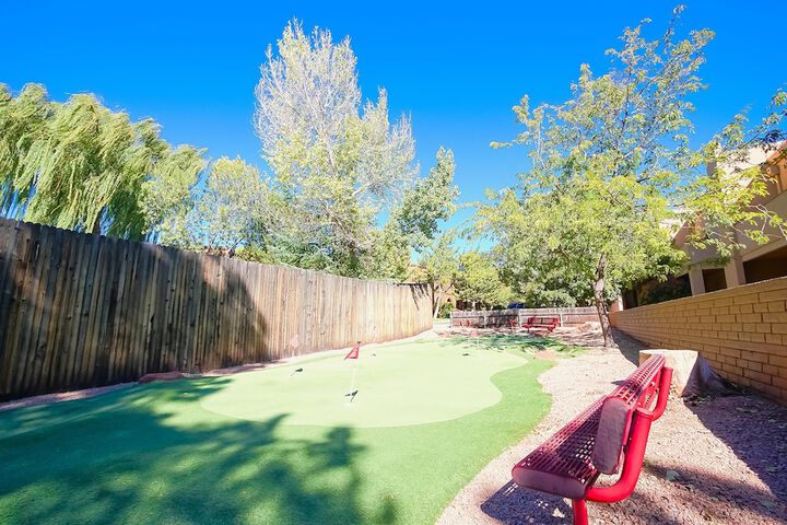 Mini-golf