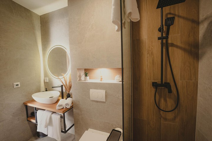 Room 15 of 22