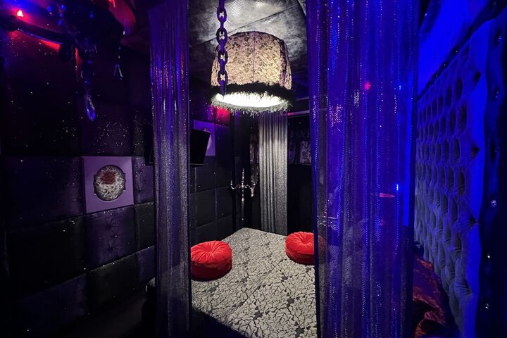 Room 76 of 96