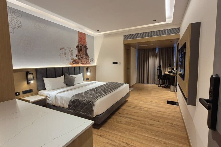 Room 10 of 27