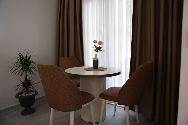Room 8 of 19