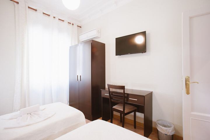 Room 32 of 47