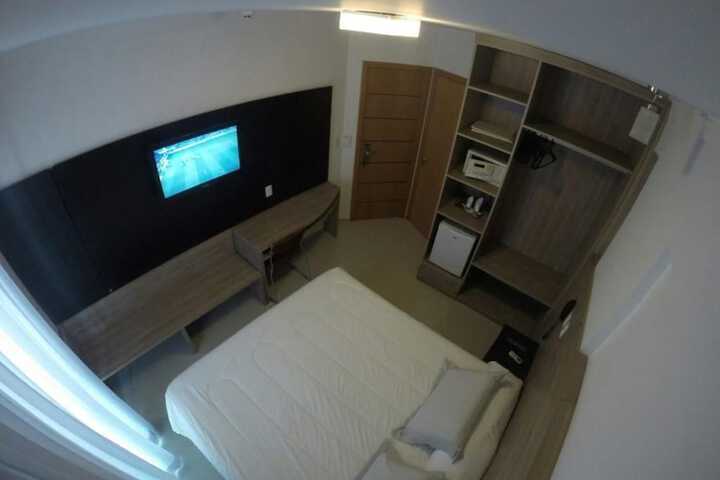 Room 9 of 19
