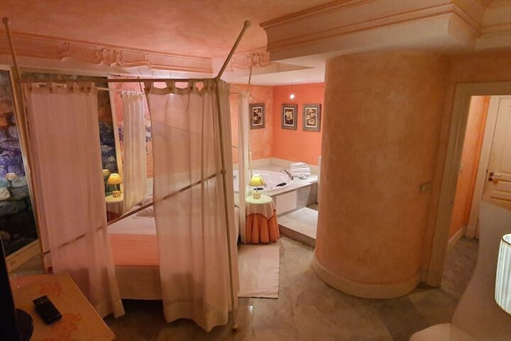 Room 24 of 64