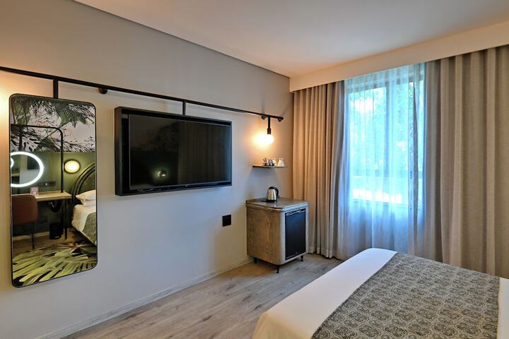 Room 10 of 30