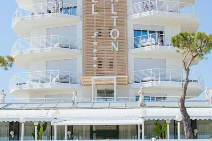 Hotel Carlton