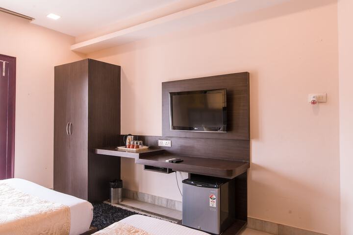 Room 28 of 63