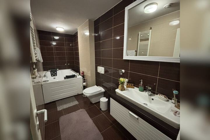 Room 25 of 46