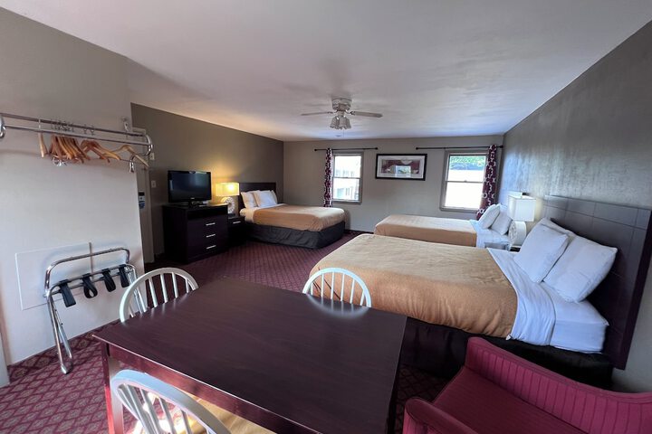 1 Queen Bed 2 Double Beds Suite (28 of 29)