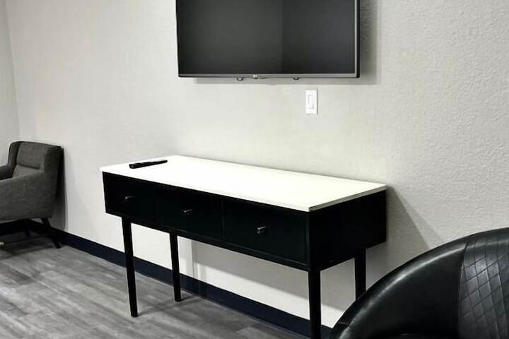 Room 10 of 13