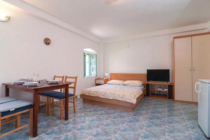 Room 4 of 15