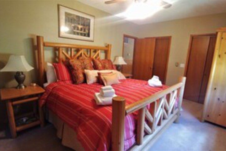 Room 9 of 11