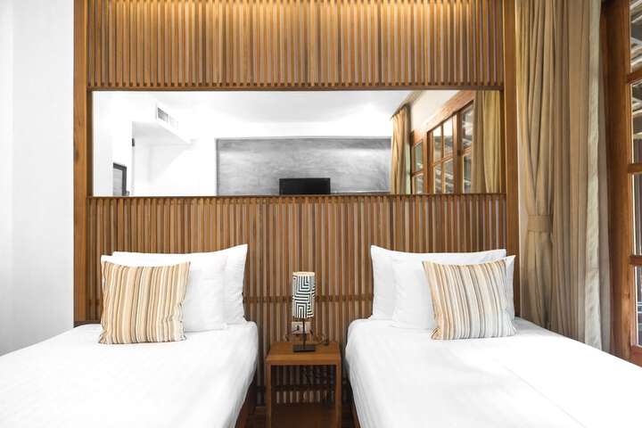 Room 10 of 115