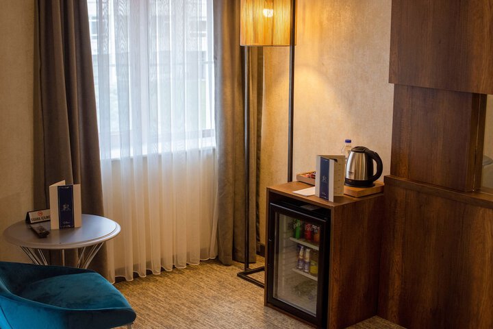 Room 13 of 106