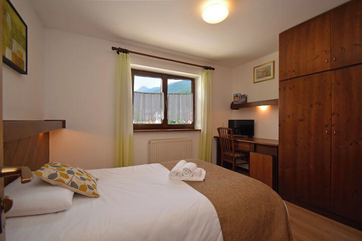 Room 5 of 53