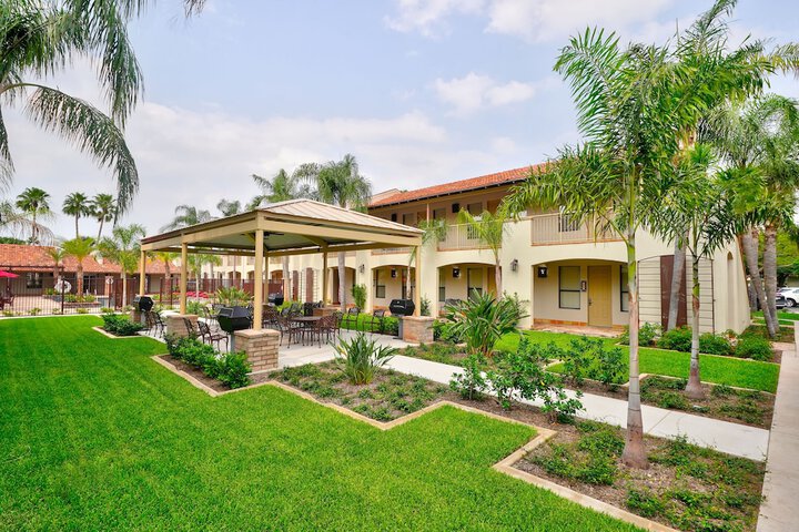 Hotel Exterior 54 of 64