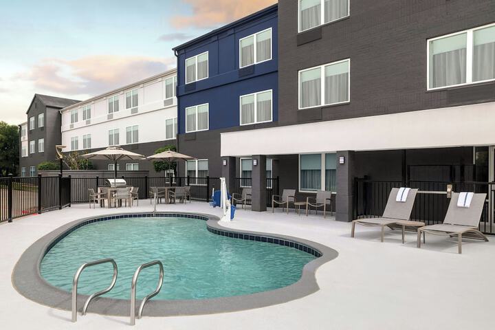 Pool Hotel