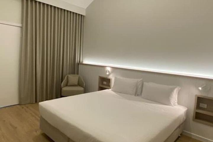 Room 15 of 33