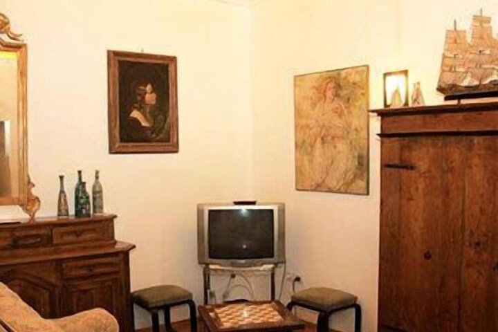 Room 27 of 40