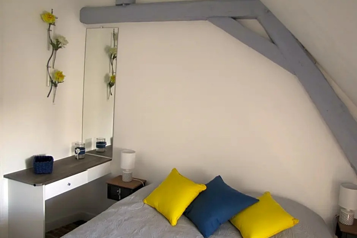 Room 6 of 16
