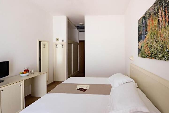 Room 10 of 39