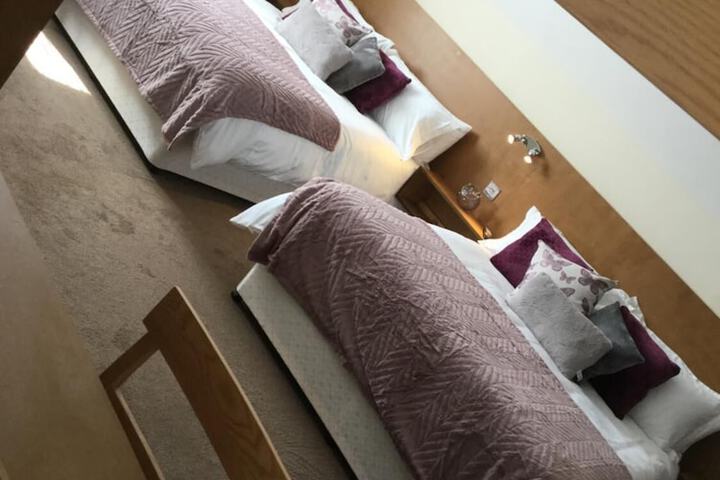 Room 9 of 34