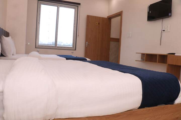 Room 3 of 8